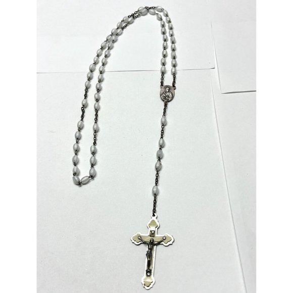 Vintage white glass Inri rosary necklace - Picture 4 of 6